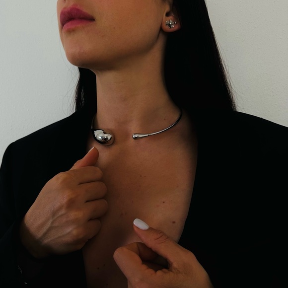 New Drop Shaped Open Silver Metal Choker Necklace - Picture 4 of 8